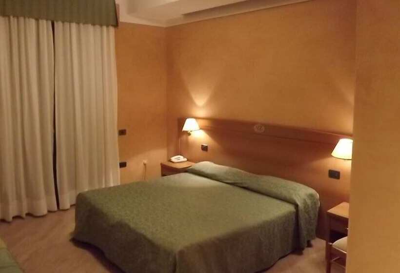 اتاق استاندارد با چشم‌انداز دریاچه, Park Hotel Zanzanù