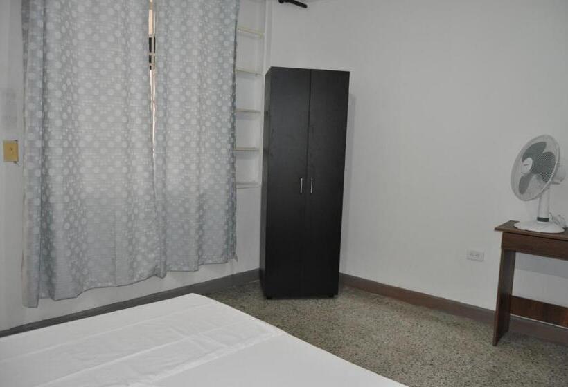 Номер Стандарт Совместная Ванная, La Clave Hostel