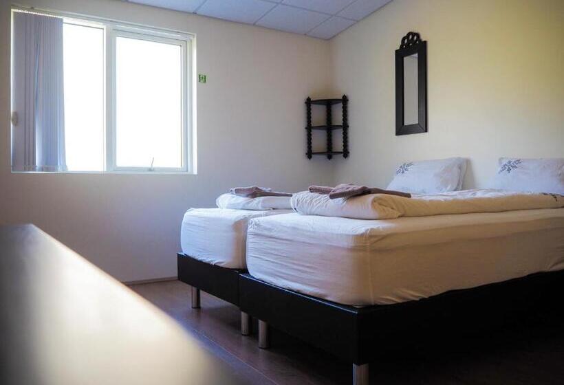 اتاق خانوادگی, Kast Guesthouse
