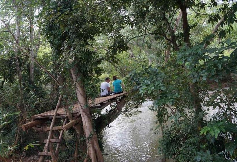 چادر با خدمات رفاهی استاندارد, Athgira River Camping   Udawalawe