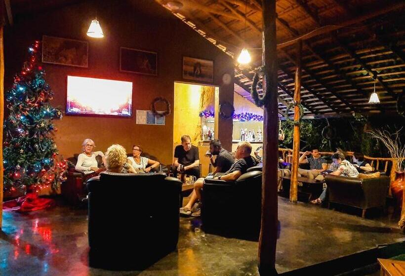 Deluxe Kolmen Hengen Huone, Athgira River Camping   Udawalawe
