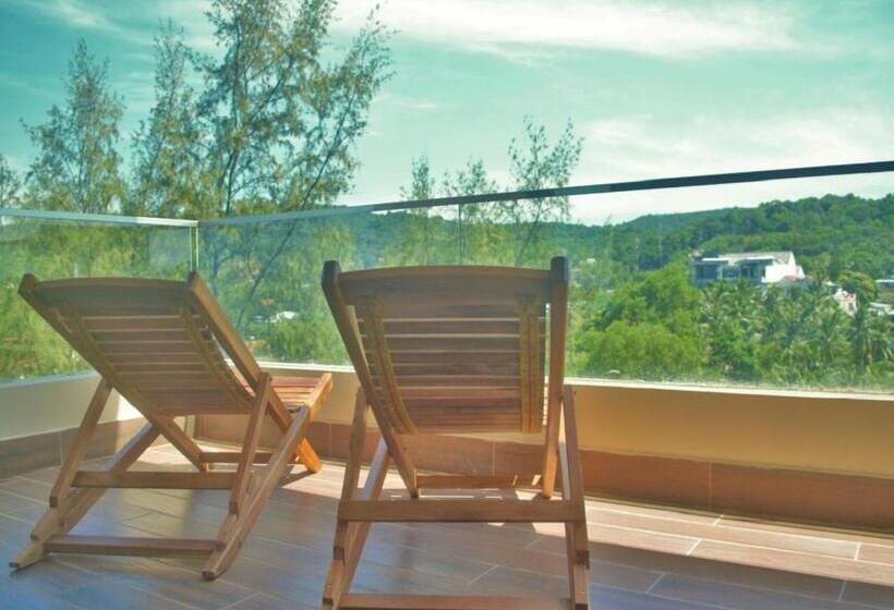 اتاق لوکس با بالکن, Coral Bay Resort