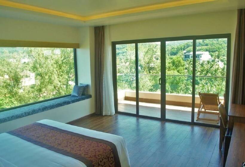 اتاق لوکس با بالکن, Coral Bay Resort
