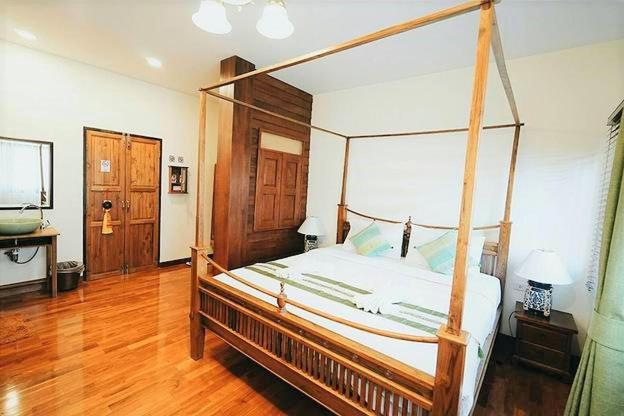 Номер Deluxe, Rustic River Boutique