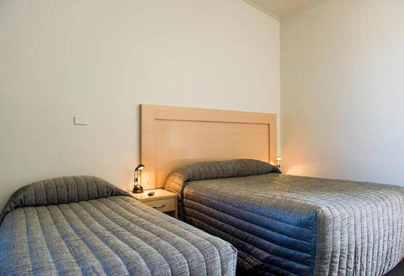 패밀리 룸, Cherry Blossom Motor Inn