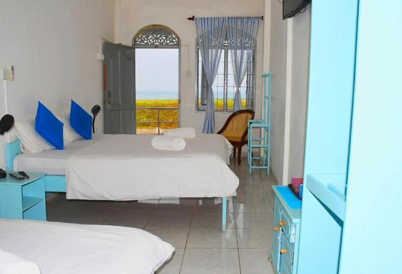 Triple Room Sea View, Rampart View Guesthouse