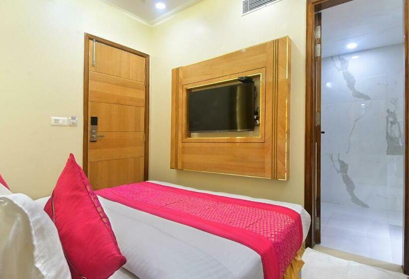 Номер Deluxe, Gold Palace   03 Mins Walk From New Delhi Railway Station
