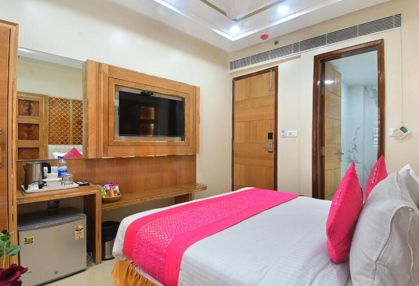 Номер Deluxe, Gold Palace   03 Mins Walk From New Delhi Railway Station