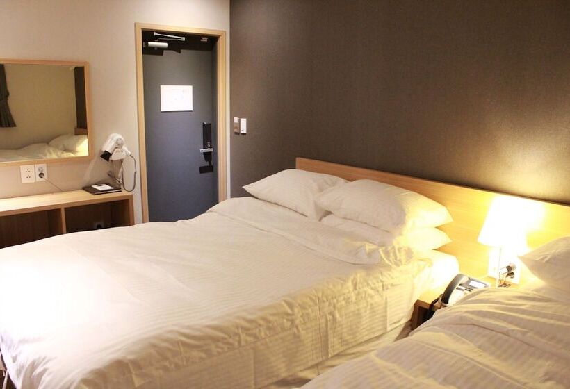 חדר משפחתי, About Stay Seoul
