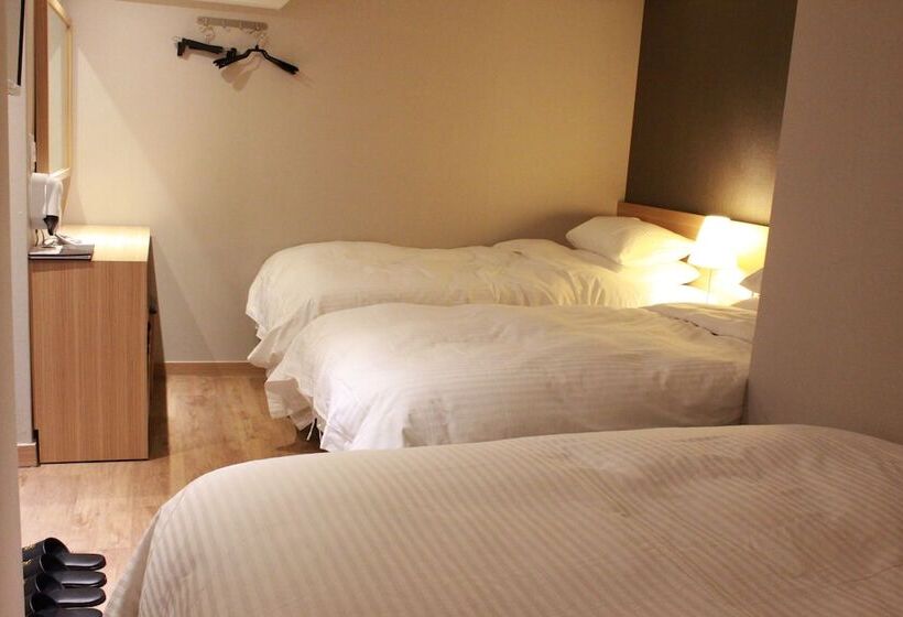 חדר משפחתי, About Stay Seoul