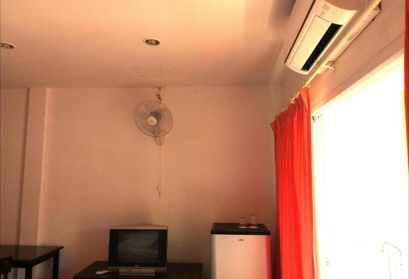 חדר סטנדרט נוף לים עם מרפסת, Jomtien Hostel