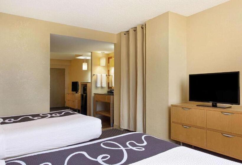 Номер Deluxe, La Quinta Inn & Suites By Wyndham Sunrise