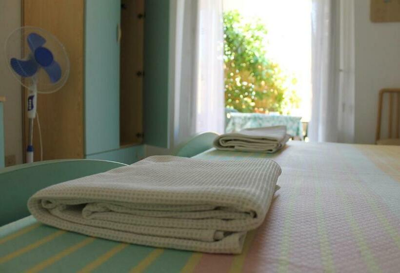 اتاق اکونومی, B&b Luna Di Miele