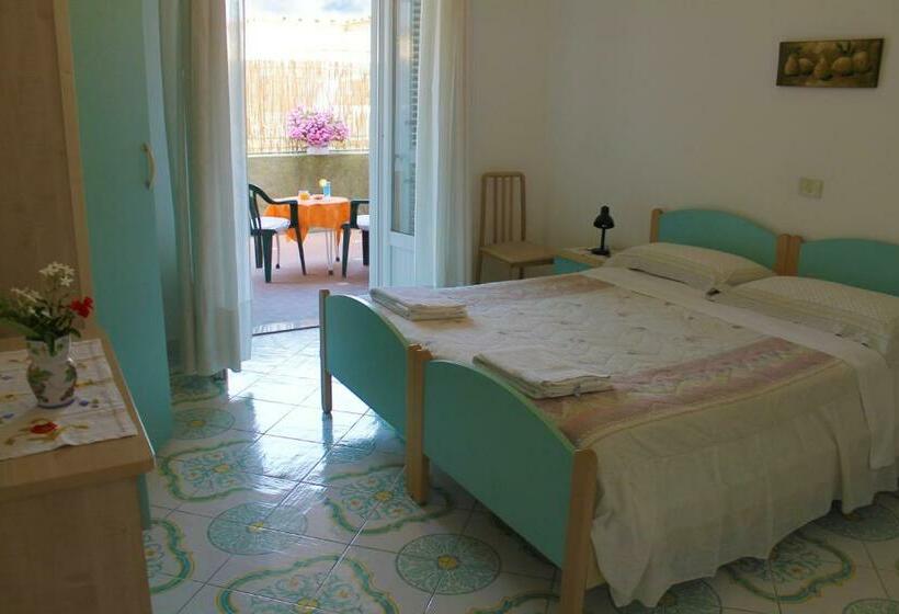 اتاق اکونومی, B&b Luna Di Miele