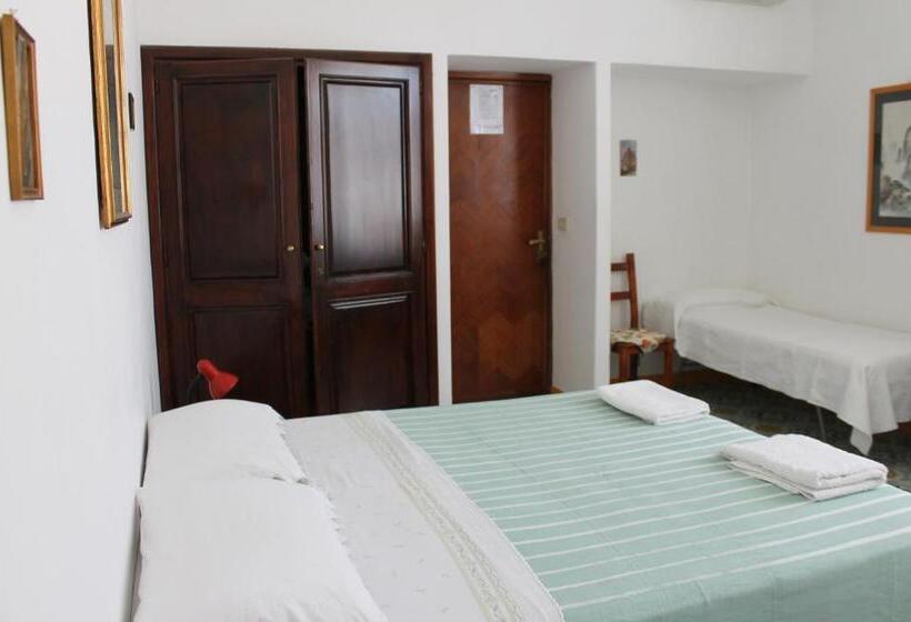 Economy Triple Room, B&b Luna Di Miele