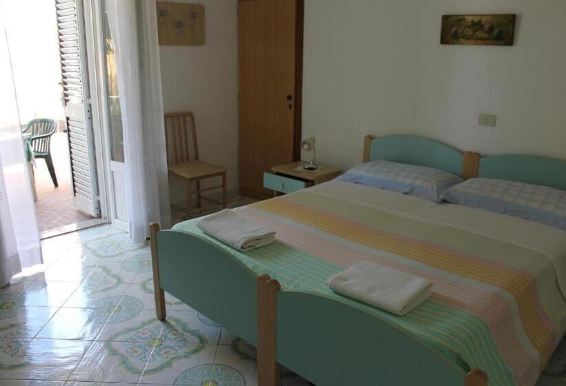Economy Quadruple Room, B&b Luna Di Miele
