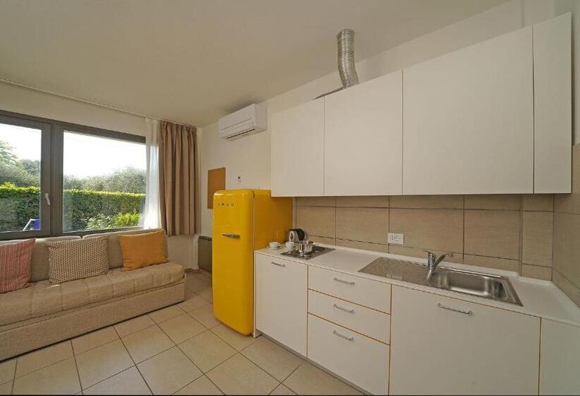 1 Bedroom Apartment Lake View, Residence Arca