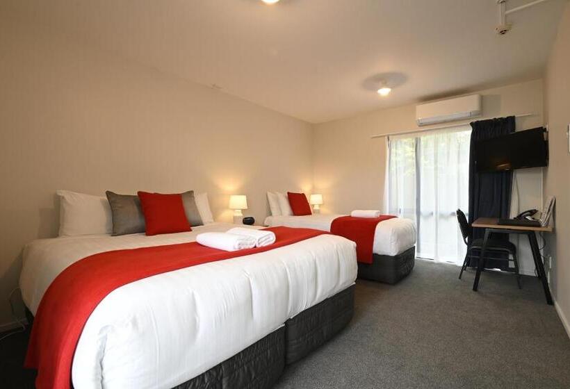 标准工作室, Riccarton Mall Motel