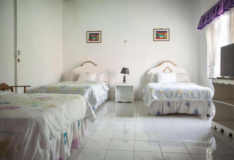 اتاق استاندارد سه نفره, Diamond Villas And Suites