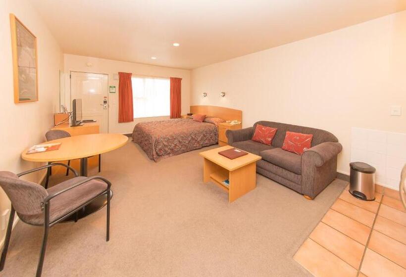스탠다드 스튜디오, Siena Motor Lodge