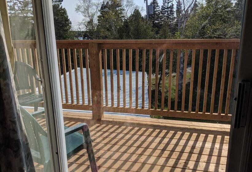 带大床的标准间, Tobermory Inn & Suites