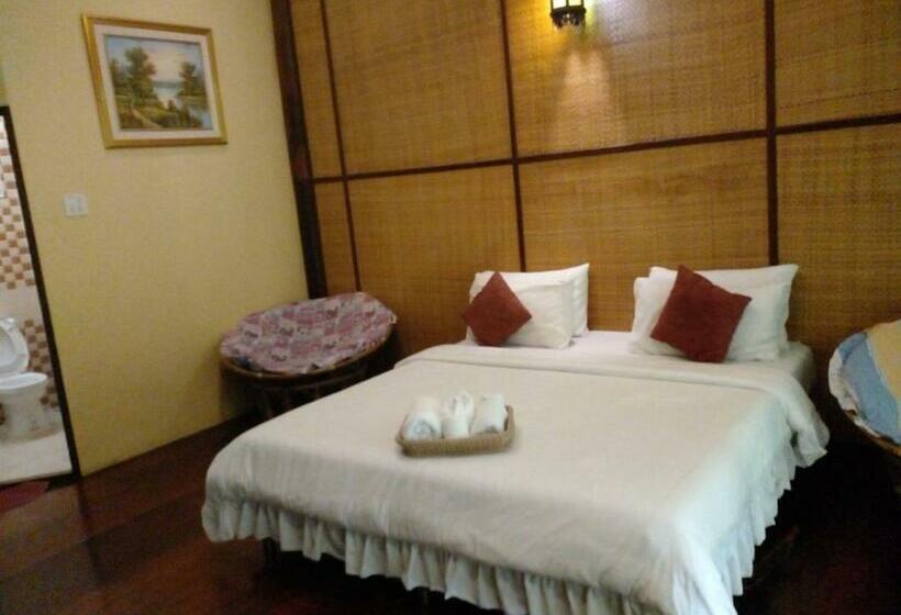 디럭스 룸, Baansuanleelawadee Resort Amphawa