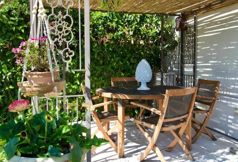 اتاق لوکس با چشم‌انداز باغ, Villa Volli Three Rooms