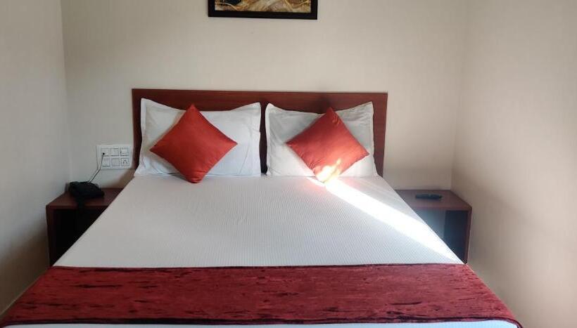اتاق اکونومی یک تخته, Mulberry Inn