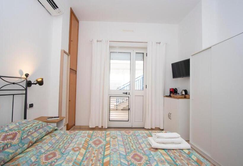 استودیوی استاندارد, Residence La Punta
