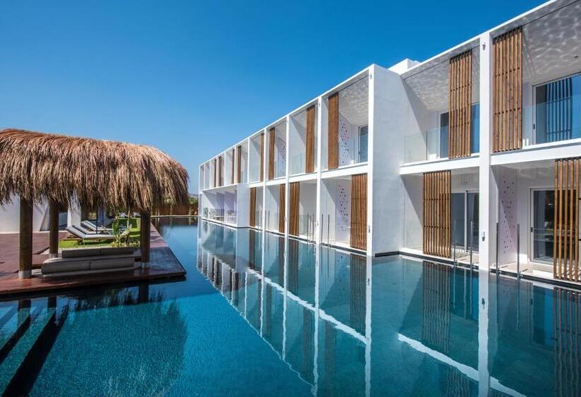 Junior swim-up suite, Sensus Experience By Lavris