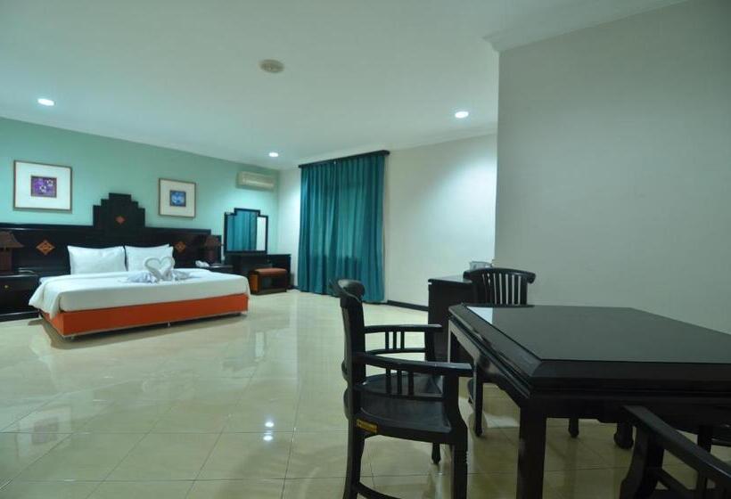 Номер Deluxe Кровать Кинг, Sofia Juanda Surabaya