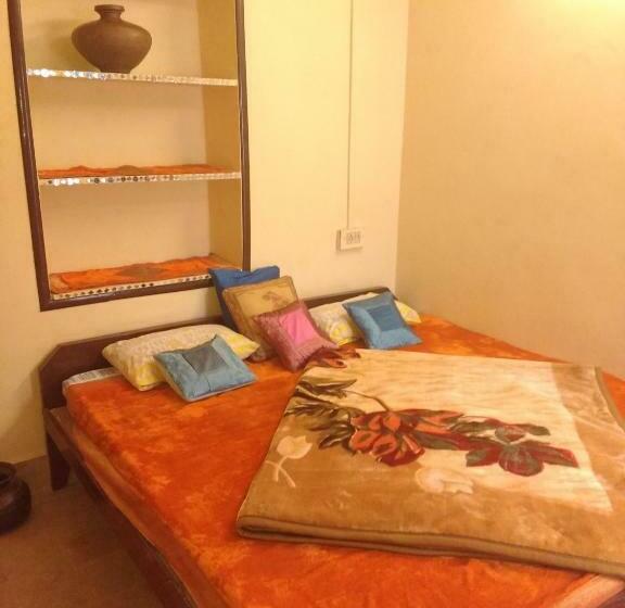 이코노미 룸, Suraj Inn
