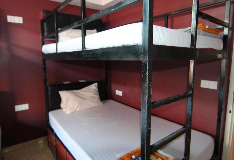 تختخواب در اتاق مشترک, Naga Angkor Hostel