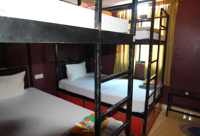تختخواب در اتاق مشترک, Naga Angkor Hostel