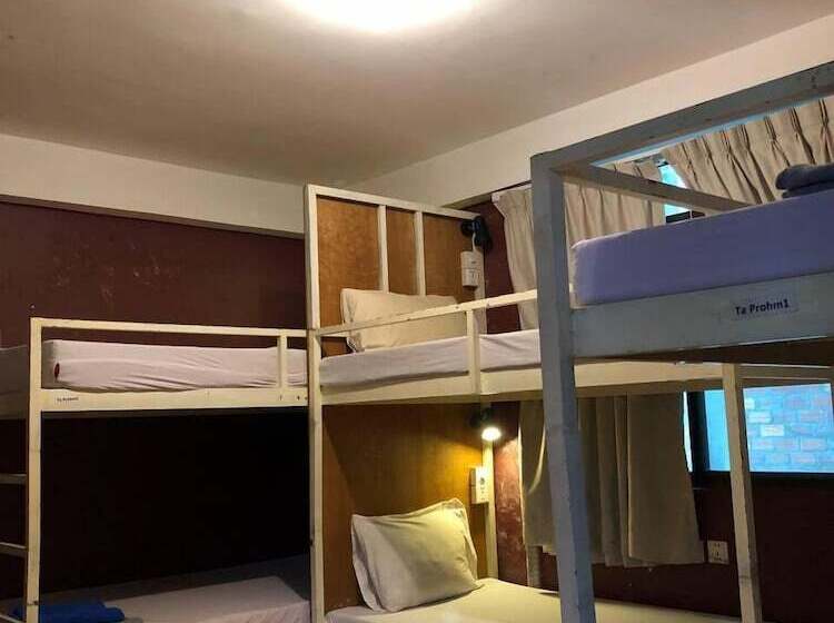 تختخواب در اتاق مشترک, Naga Angkor Hostel
