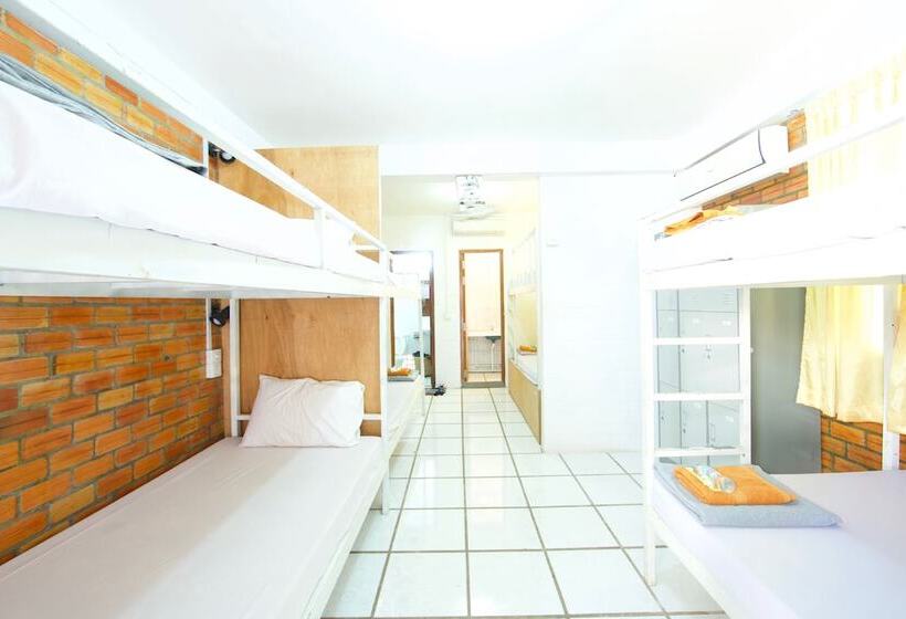 تختخواب در اتاق مشترک, Naga Angkor Hostel