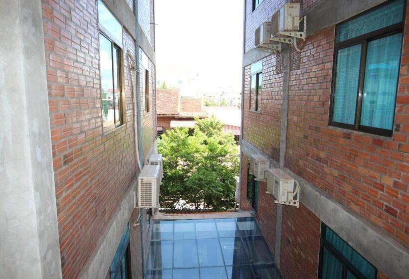اتاق سوپریور, Naga Angkor Hostel