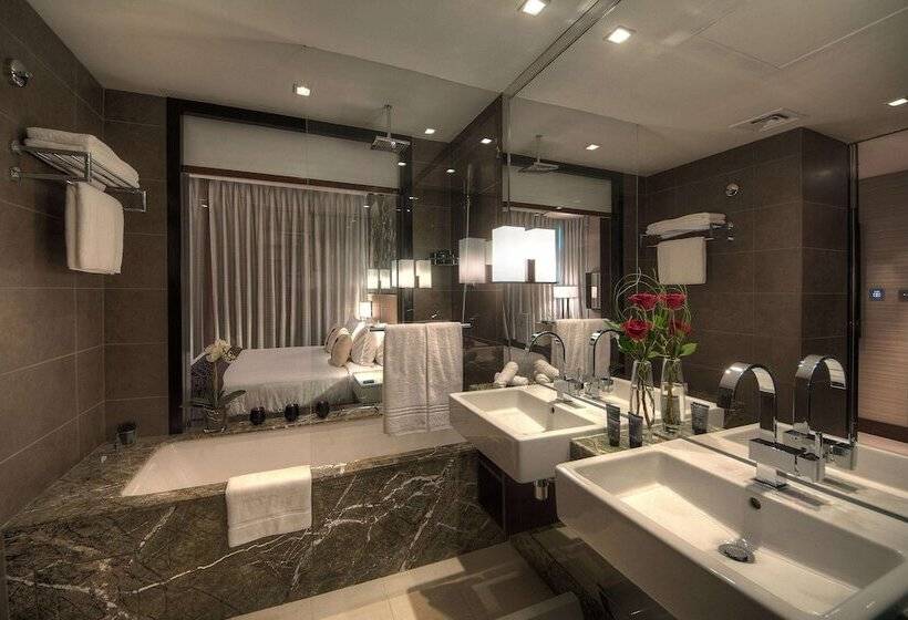 Представительский номер с видом, Pullman Dubai Downtown