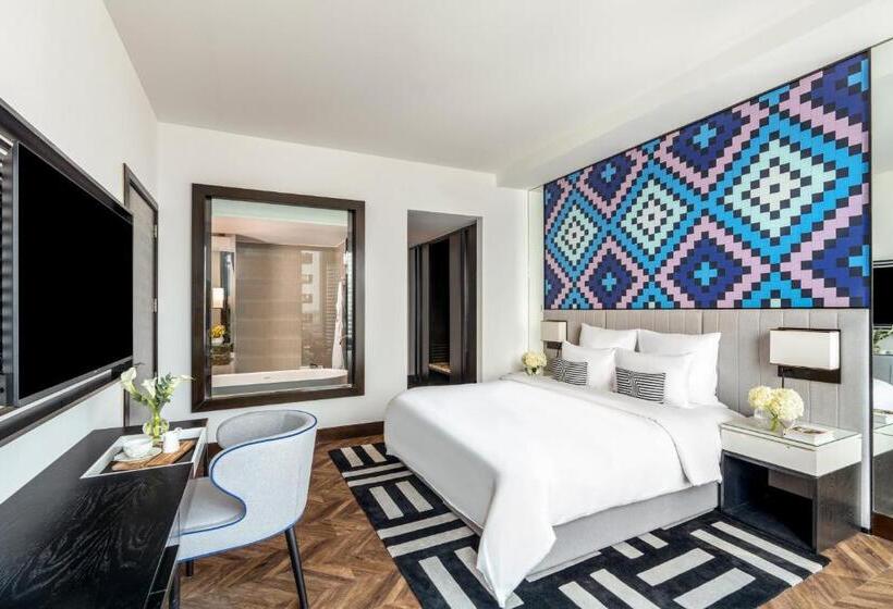 Номер Deluxe Кровать Кинг с Видом, Pullman Dubai Downtown