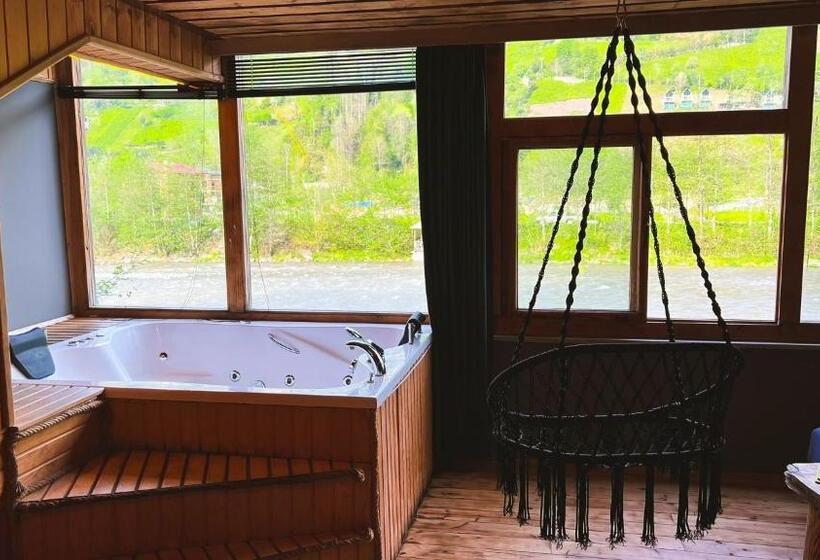 سوییت لوکس, Heaven Wooden Vip Bungalow