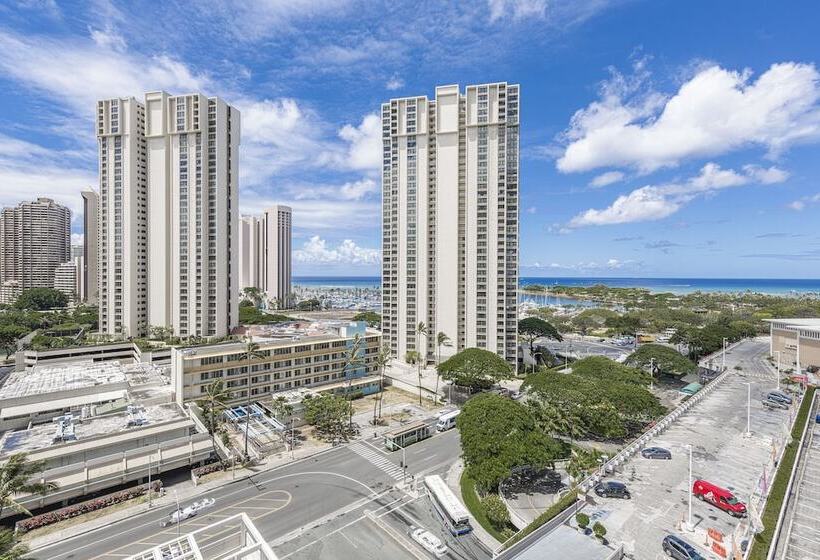 1 Bedroom Penthouse Apartment, Ala Moana Hotelcondo By Luana Vacation Rental