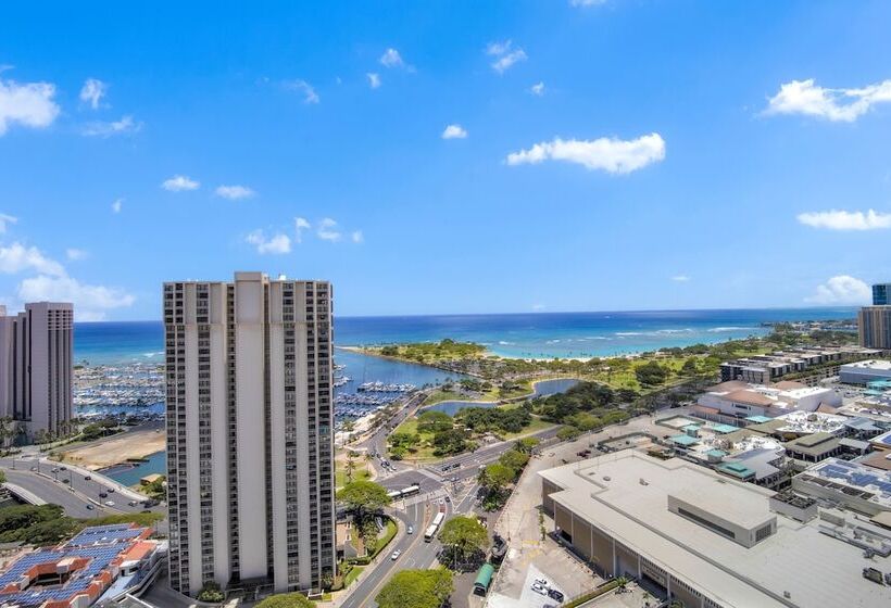 1 Bedroom Penthouse Apartment, Ala Moana Hotelcondo By Luana Vacation Rental