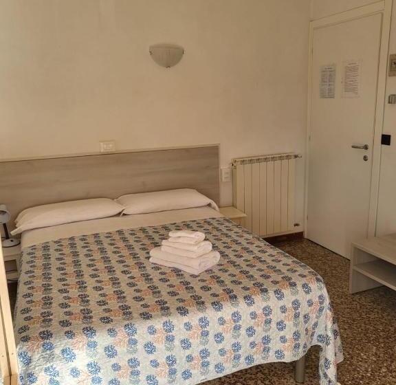 اتاق استاندارد سه نفره, Villa Rosa