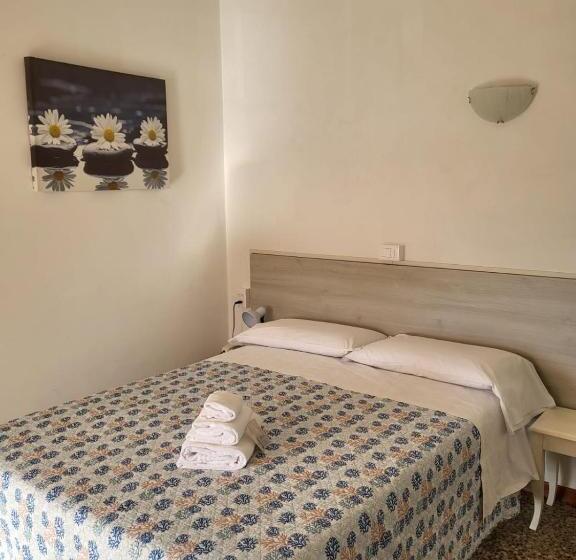 اتاق استاندارد سه نفره, Villa Rosa