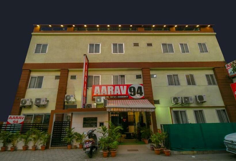 Номер Deluxe, Aarav