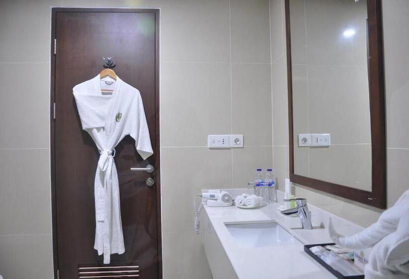Люкс, Golden Tulip Pontianak