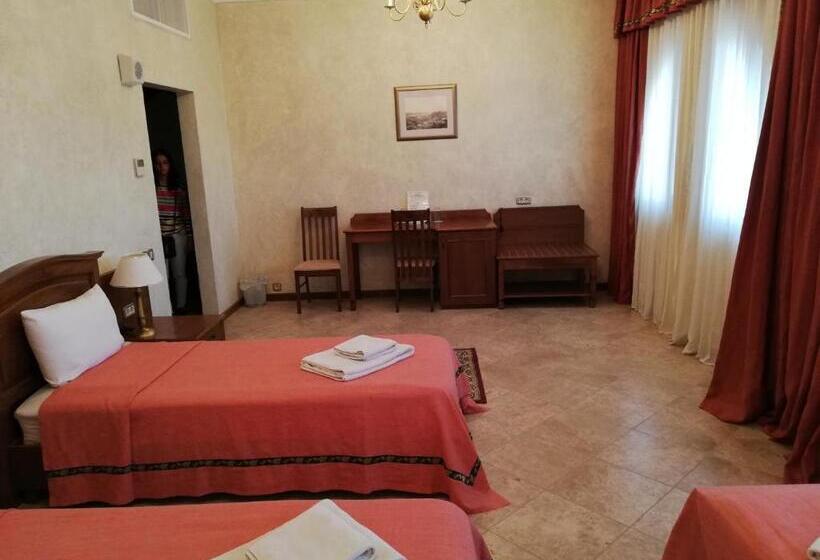 غرفة ديلوكس ثلاثية, Russian Pilgrim Residence