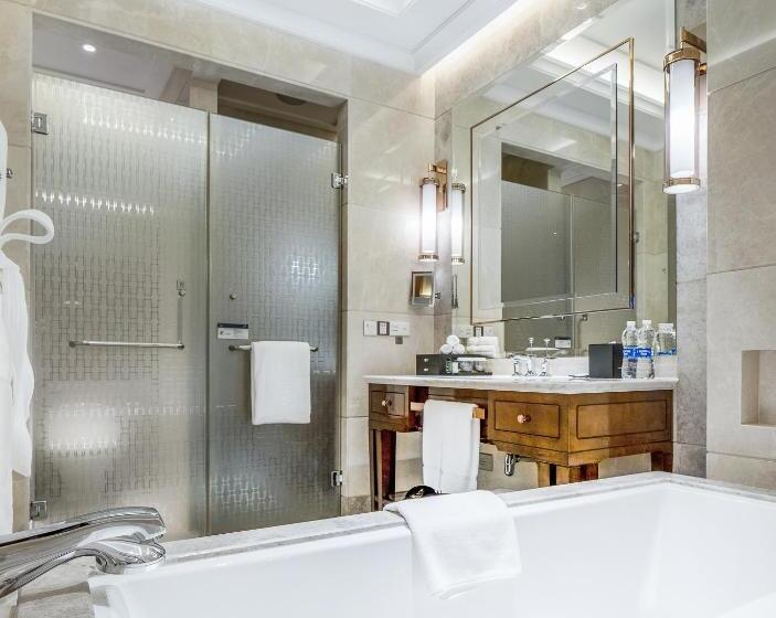 اتاق سوپریور با تخت بزرگ, Sheraton Grand Wuhan Hankou