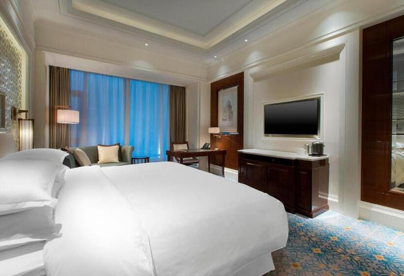 Club Room King Bed, Sheraton Grand Wuhan Hankou