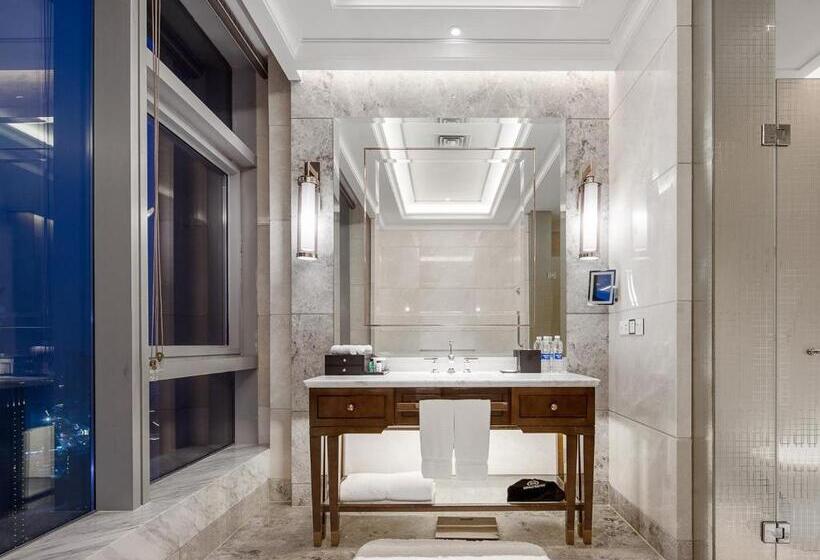 سوئیت کلاب, Sheraton Grand Wuhan Hankou
